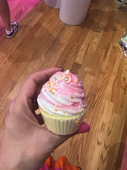 Large cupcake bath bomb